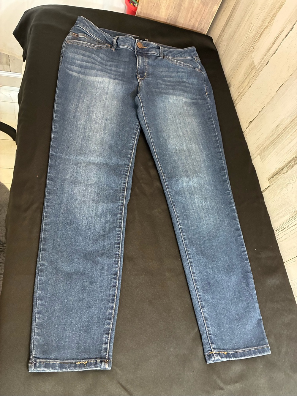 1822 Denim Women's Mid Blue Stretch Slim Jeggings